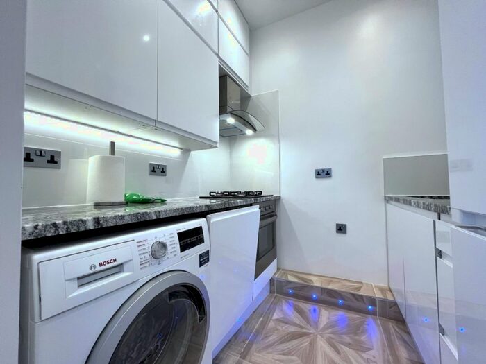 2 Bedroom Flat To Rent In Alexandra Court, Maida Vale, London, W9