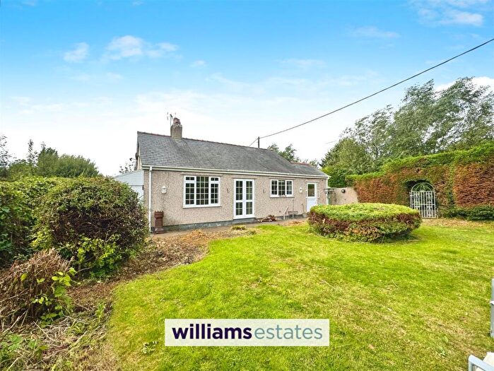 4 Bedroom Detached Bungalow For Sale In Pwll Y Bont, Prestatyn, LL19