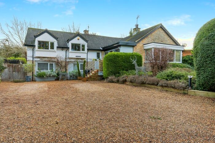 5 Bedroom Detached House For Sale In Clifton Road, Bedford, MK43