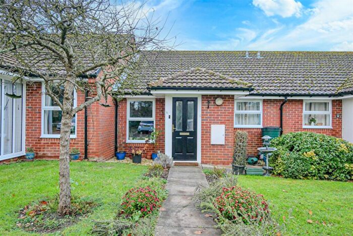 2 Bedroom Bungalow For Sale In Chiltern Close, Benson, OX10