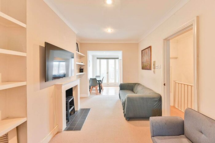 3 Bedroom Flat For Sale In Chatham Road, Battersea, London, SW11