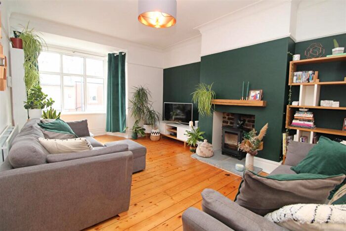 3 Bedroom Maisonette For Sale In Ilfracombe Gardens, Whitley Bay, NE26
