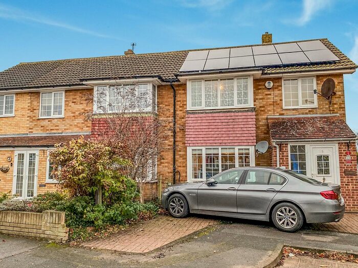 3 Bedroom Semi-Detached House To Rent In Stornaway Strand, Gravesend DA12