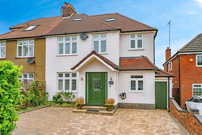 5 Bedroom Semi-Detached House For Sale In Redbourn Road, Hemel Hempstead, HP2