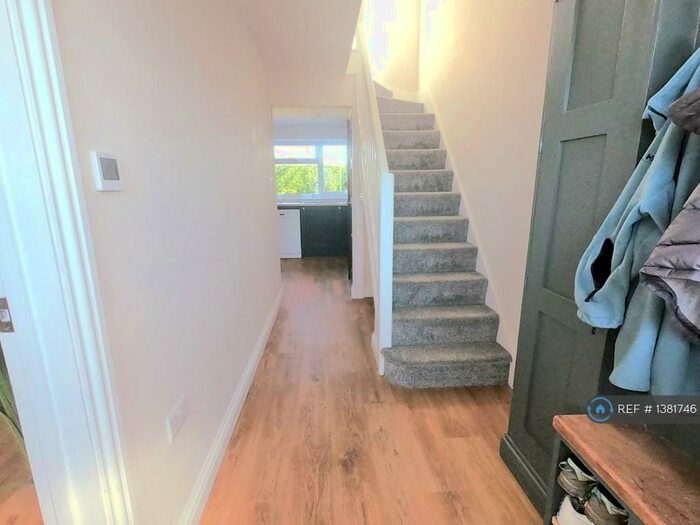 3 Bedroom Semi-Detached House To Rent In Duncroft Road, Gloucester, GL3