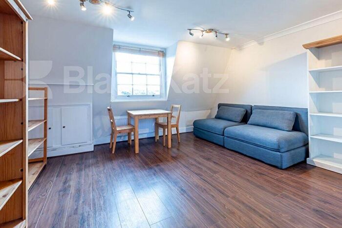 2 Bedroom Flat To Rent In Parkway, Camden / Regents Park, NW1