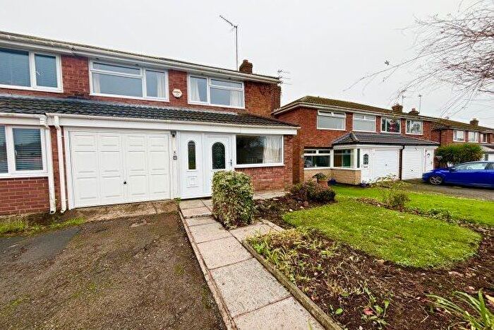 3 Bedroom Property To Rent In Warwick Close, Neston, CH64