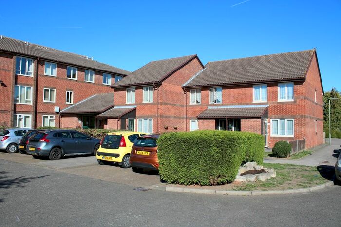 1 Bedroom Flat For Sale In Manor Farm Lane, Egham, Surrey, TW20