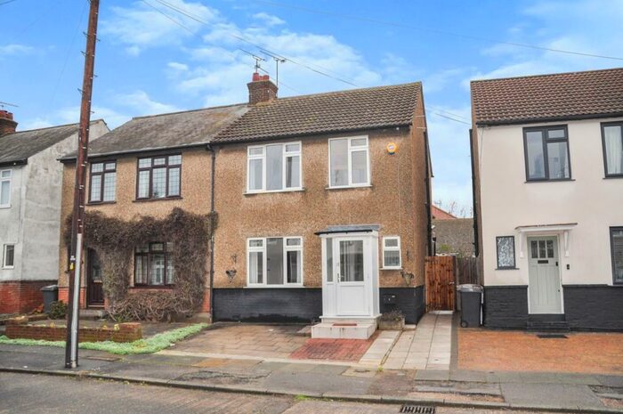 3 Bedroom Semi-Detached House To Rent In Coval Avenue, Chelmsford, CM1