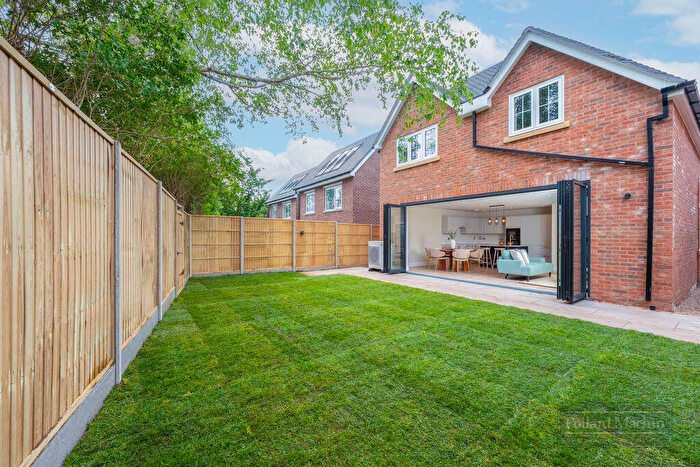 3 Bedroom Detached House For Sale In Rectory Park, Sanderstead, CR2