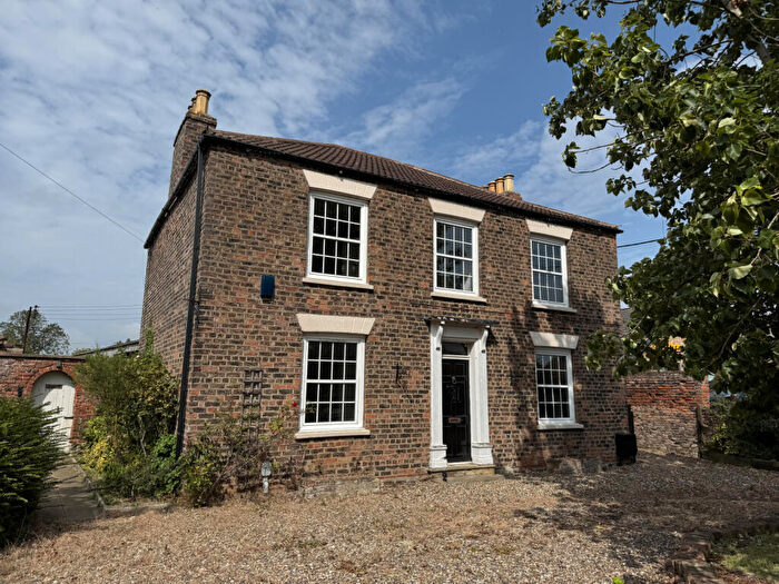 5 Bedroom Farm House For Sale In Main Road, Thorngumbald, HU12