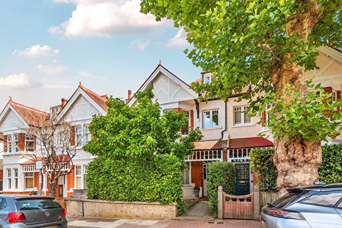 2 Bedroom Flat For Sale In Enmore Road, Putney, London, SW15