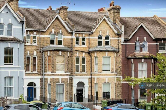 2 Bedroom Flat To Rent In Farquhar Rd, Crystal Place, London, SE19