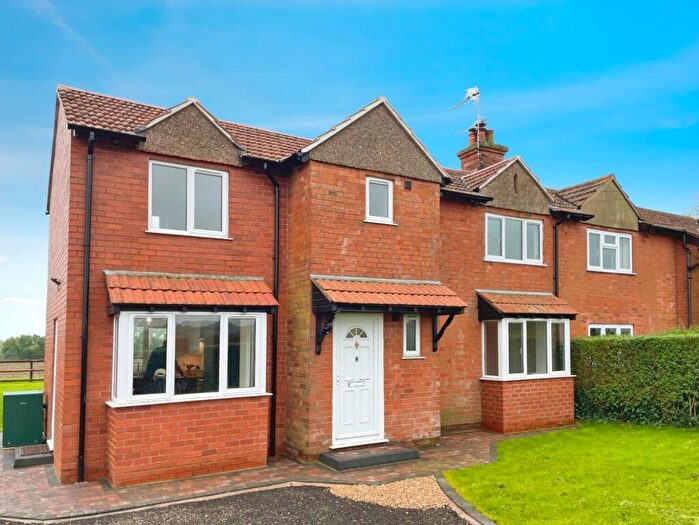 3 Bedroom Semi-Detached House To Rent In Hatton Rock, Stratford-upon-Avon, CV37
