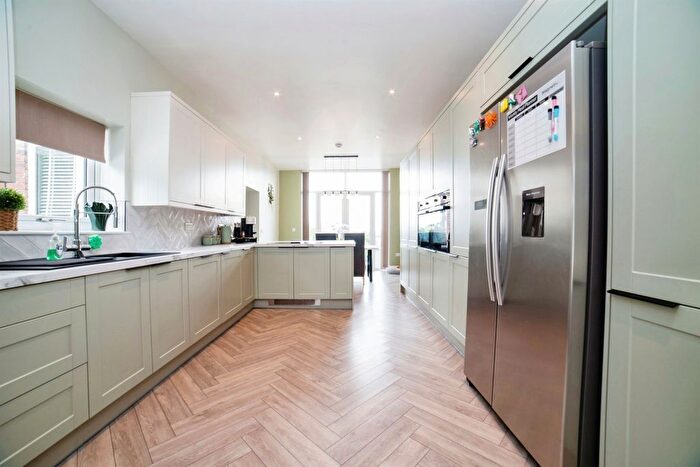 3 Bedroom Semi-Detached House For Sale In Hawthorne Avenue, Tibshelf, Alfreton, DE55