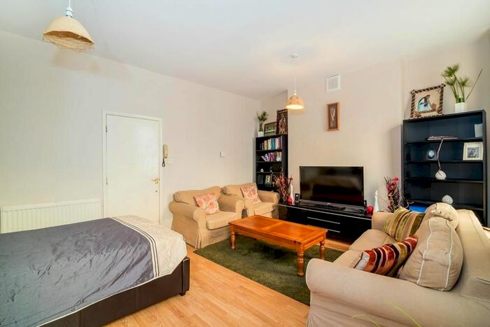 Studio To Rent In Mornington Crescent, London NW1