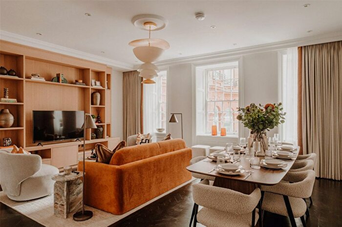 3 Bedroom Flat To Rent In Stratton Street, Mayfair, W1J