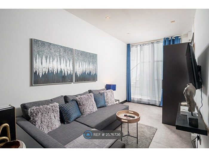 Studio To Rent In Bell Street, London, NW1