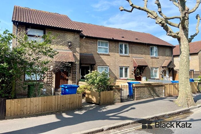 1 Bedroom Terraced House To Rent In St. James's Road, Bermondsey, SE1