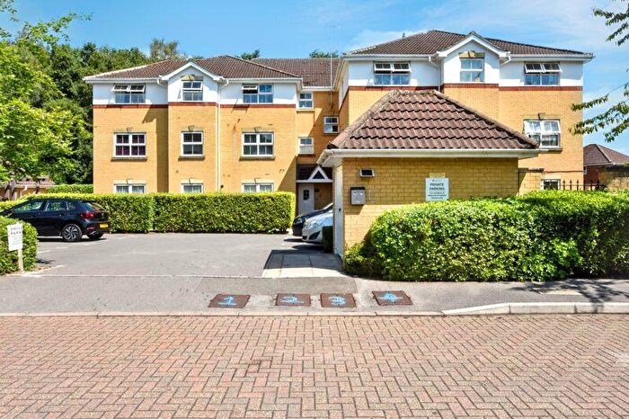 2 Bedroom Flat To Rent In Whittle Close, Ash Vale, GU12