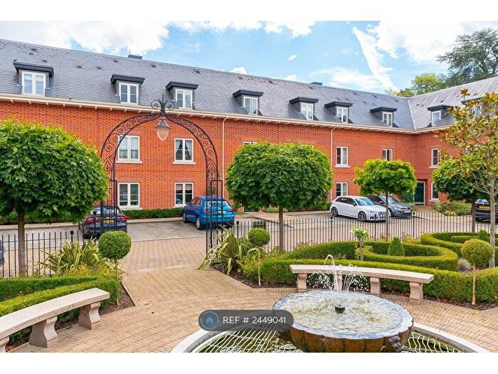 2 Bedroom Flat To Rent In Balls Park, Hertford, SG13