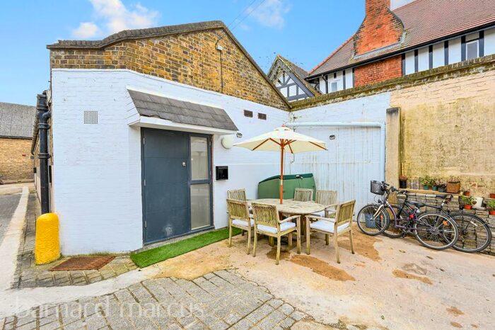 Studio To Rent In Spencer Road, East Molesey, KT8