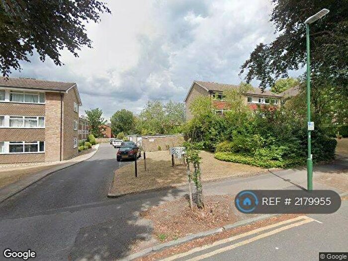 2 Bedroom Flat To Rent In Christchurch Park, Sutton, SM2