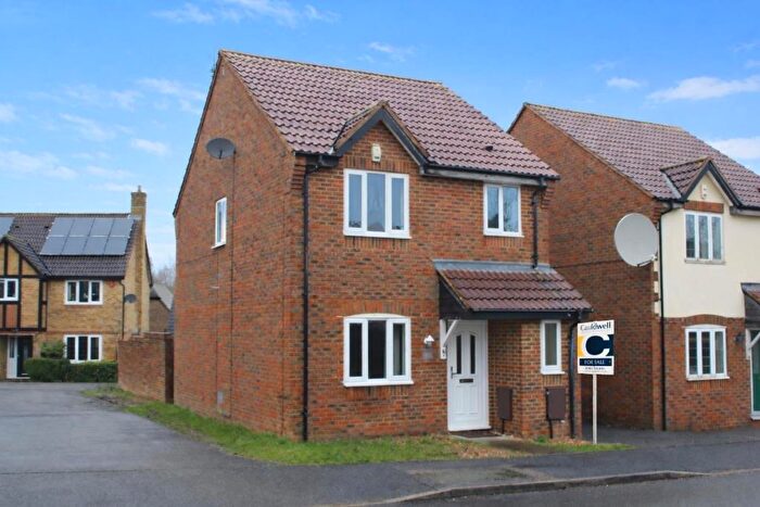 3 Bedroom Detached House For Sale In Wallinger Drive, Shenley Brook End, Milton Keynes, MK5