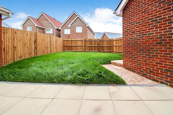 3 Bedroom Semi-Detached House To Rent In Amisse Drive, Snodland, ME6