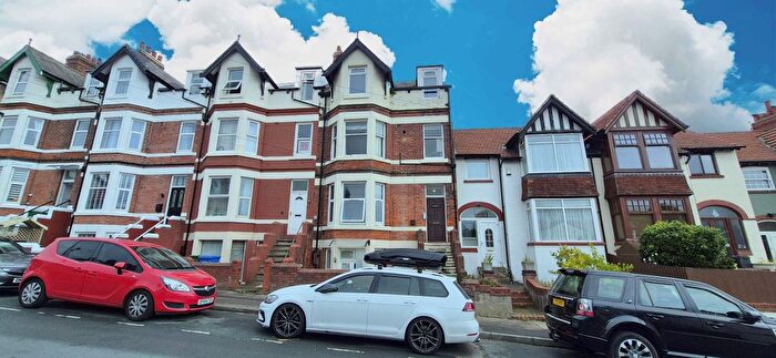 2 Bedroom Flat For Sale In Victoria Park Avenue, Scarborough, YO12