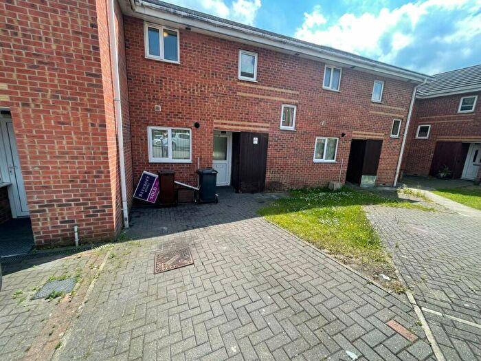 2 Bedroom Town House To Rent In Beechlea, Thurnscoe, S63
