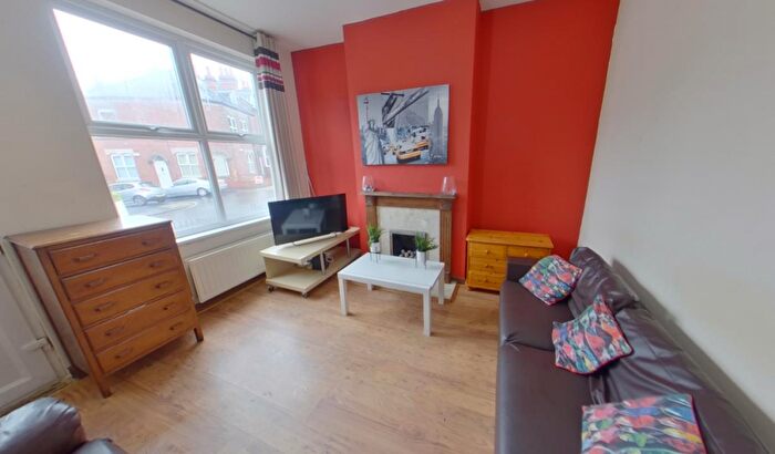 3 Bedroom Terraced House To Rent In Club Garden Road, S11