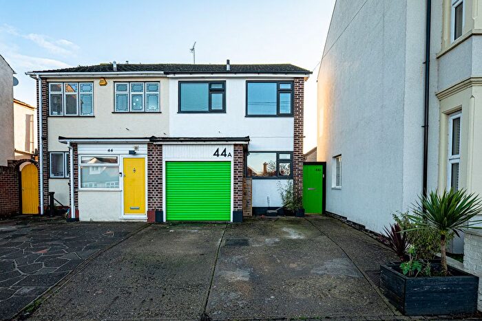 3 Bedroom Semi Detached House For Sale In Carlton Avenue, Westcliff-On-Sea, SS0
