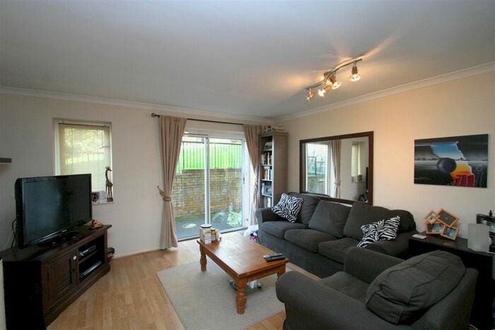 2 Bedroom Flat To Rent In Queensmere Road, London, SW19