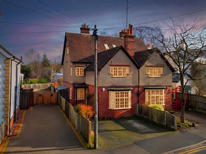 4 Bedroom Semi Detached House For Sale In Eastern Avenue, Reading, Berkshire, RG1