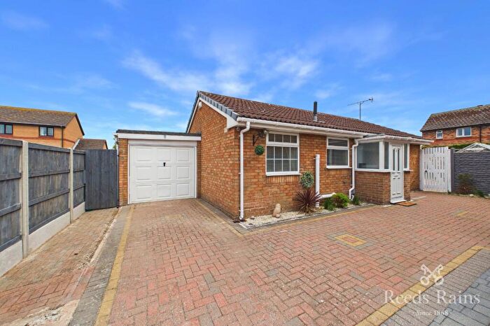 2 Bedroom Bungalow For Sale In Haydn Close, Kinmel Bay, Conwy, LL18