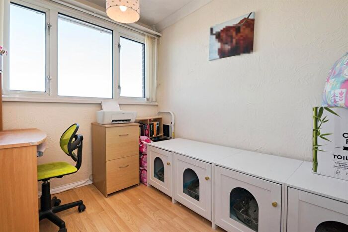3 Bedroom End Of Terrace House For Sale In Butts Road, Southampton, SO19