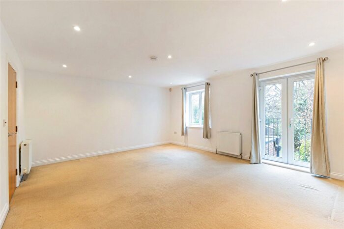 4 Bedroom End Of Terrace House To Rent In Hersham Road, Walton-On-Thames, KT12