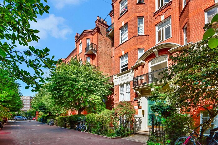 1 Bedroom Flat For Sale In Beaumont Avenue, W14