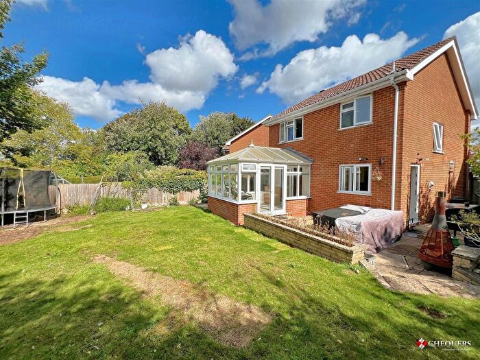 3 Bedroom Detached House For Sale In Fulmar Close, Kempshott, Basingstoke, RG22