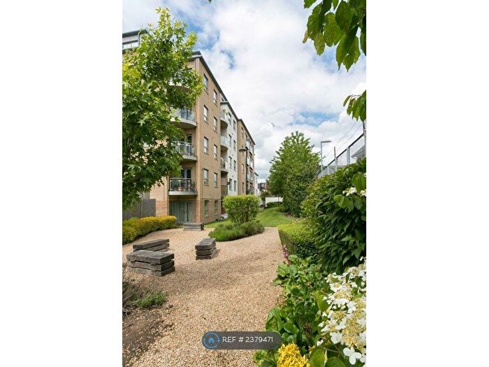 2 Bedroom Flat To Rent In Walthamstow Central, London, E17