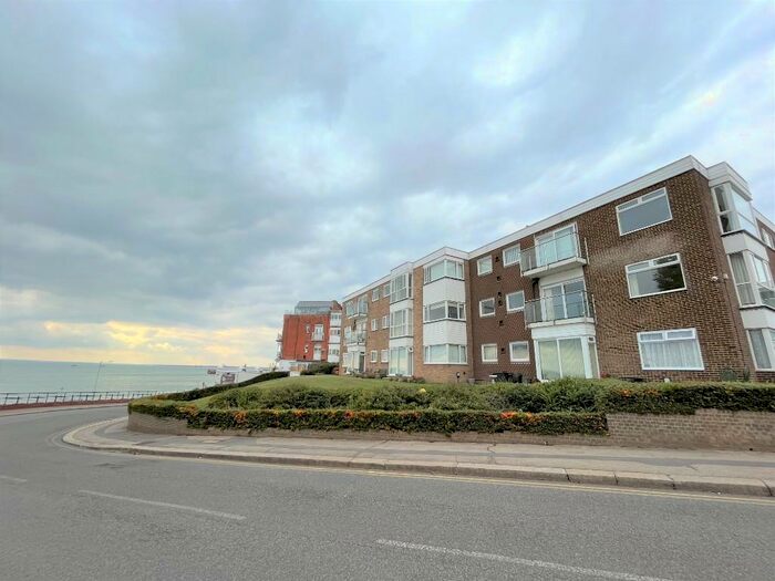 2 Bedroom Flat To Rent In Shorefield Road, Westcliff-On-Sea, Essex, SS0