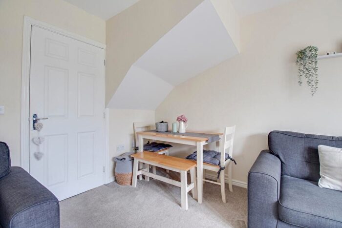 2 Bedroom Terraced House For Sale In Bushell Close, Leighton Buzzard, Bedfordshire, LU7