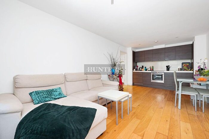 2 Bedroom Flat To Rent In Crampton Street, London, SE17