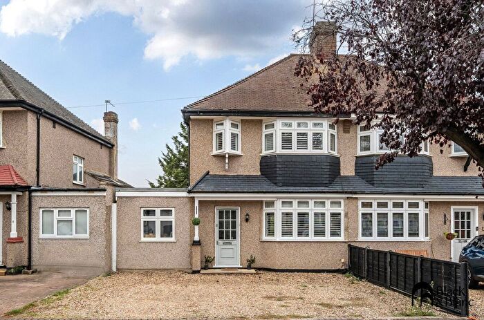 4 Bedroom Semi Detached House For Sale In Gwynne Avenue, Croydon, CR0