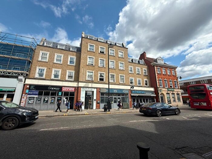 2 Bedroom Flat To Rent In Florentina Court, Enfield, EN1