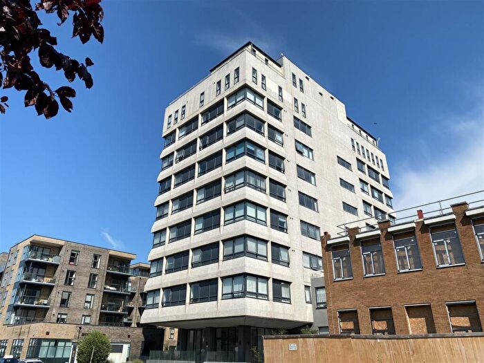 2 Bedroom Apartment For Sale In The Causeway, Worthing, BN12