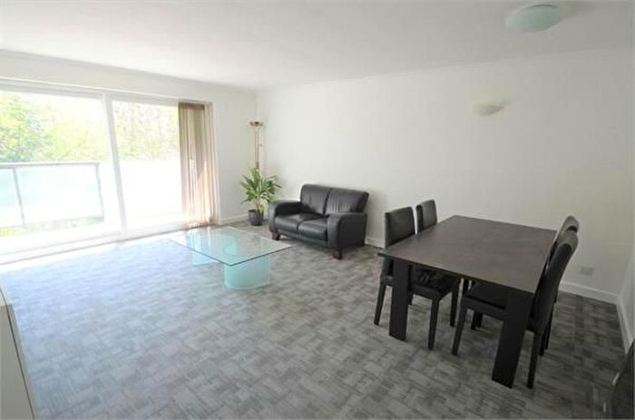2 Bedroom Flat To Rent In The Rise, Mill Hill, NW7