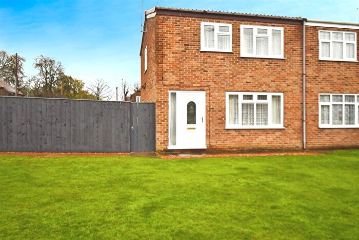 3 Bedroom Semi Detached House For Sale In Truro Close, Sutton, HU7