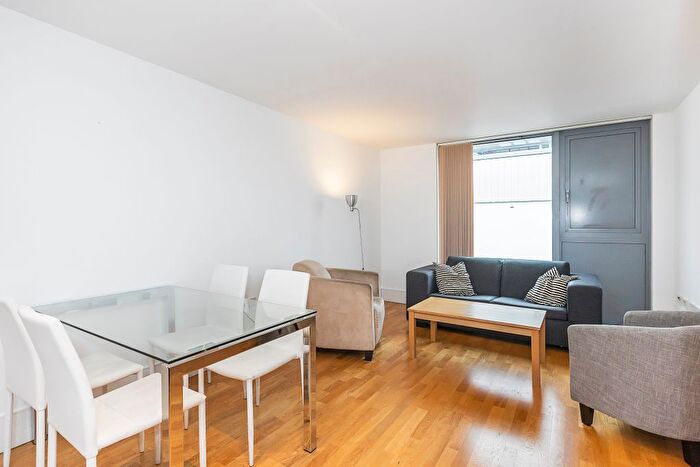 2 Bedroom Flat To Rent In Stadium Mews, Arsenal, N5